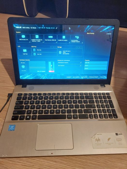 Vând laptop vechi Asus