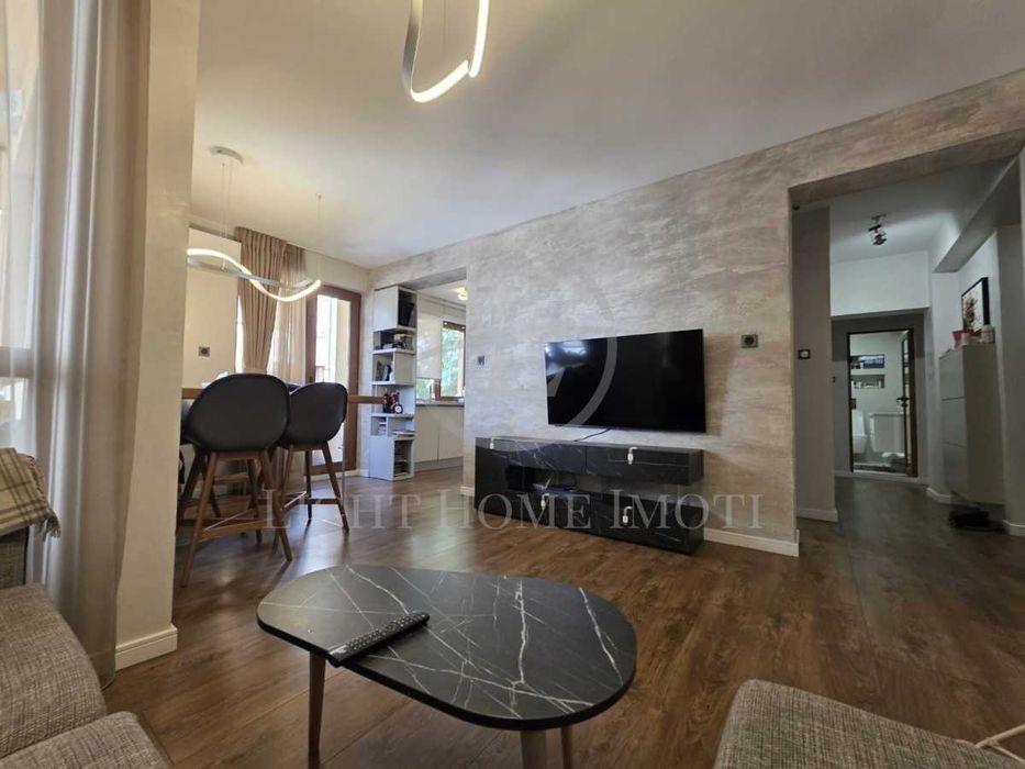 Продава се Тристаен апартамент в Пловдив, Кършияка - 113 кв.м за 2123 €/кв.м - Снимка #1