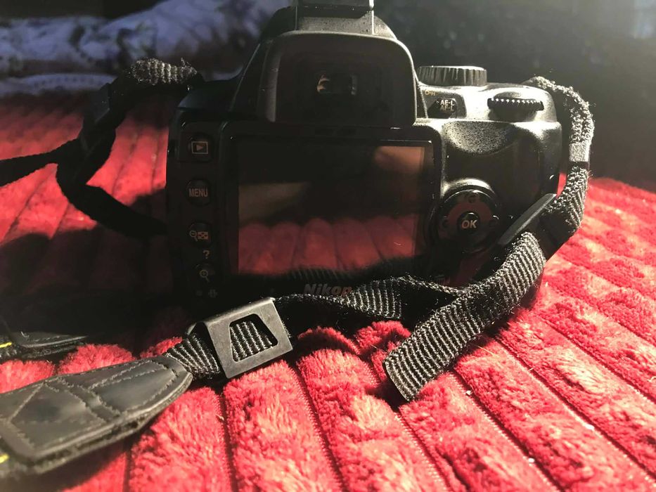 Vând Nikon D60 body +obiectiv