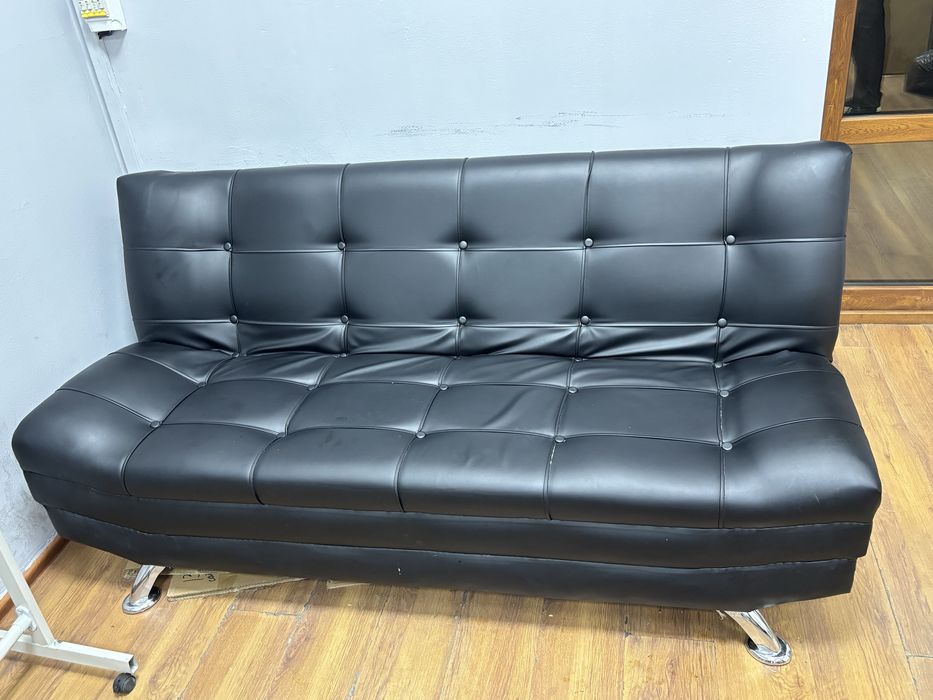 Продам диван 45х190х55, черный