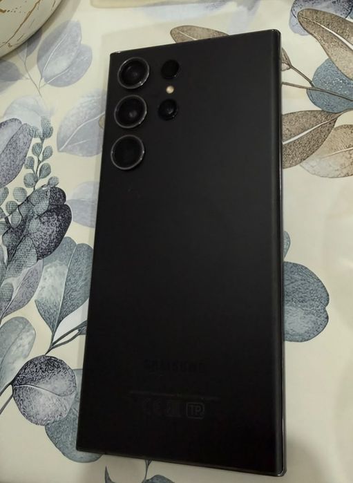 Продаю Samsung S23 Ultra.
