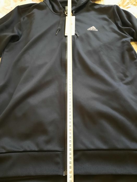 Екип на марката Adidas
