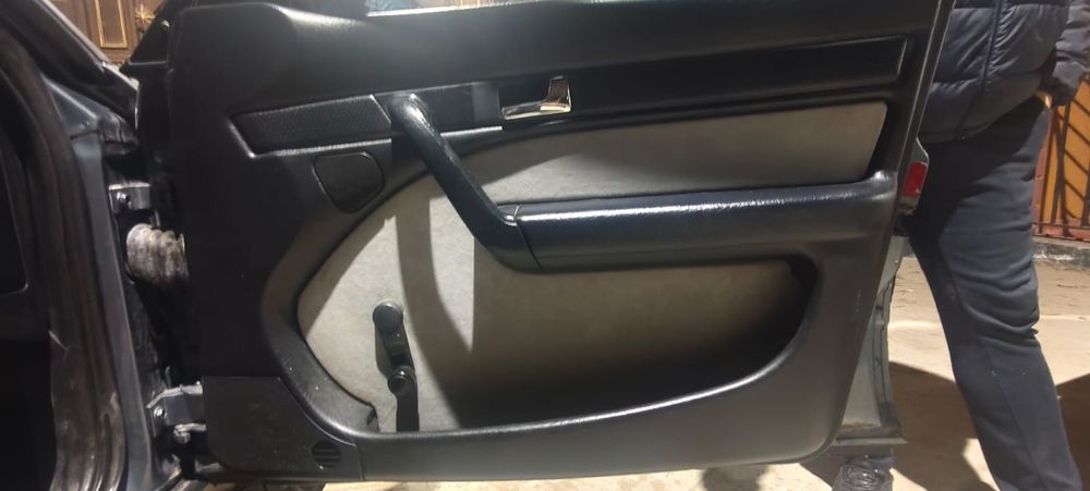 Машина ауди 100 сатылад