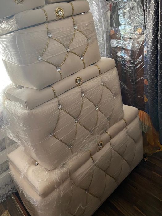 Продаються сундуки