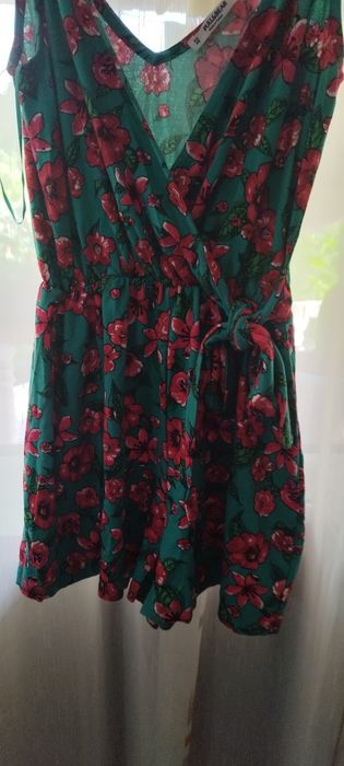 Vând salopetă nouă dar fără etichete, culoare verde închis ,