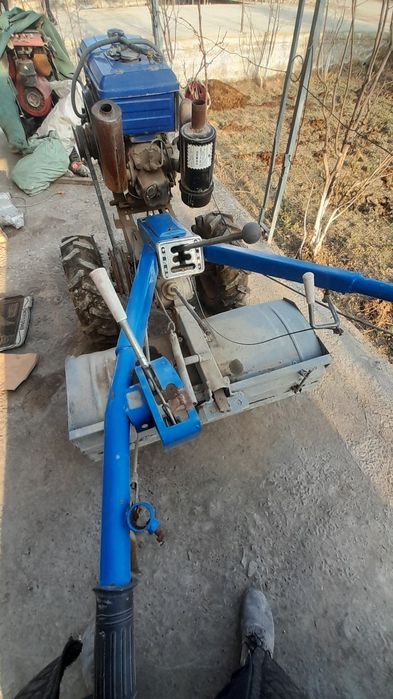 Зубр мотоблок ранги кук ишлаб турибди нархи  500 $. яна келишилади