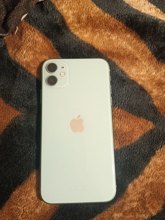 Am un iPhone 11 de vânzare