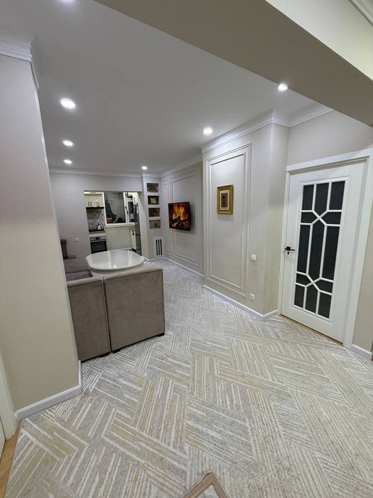 Продаю 4в5 комнатную квартиру Сергели 8а