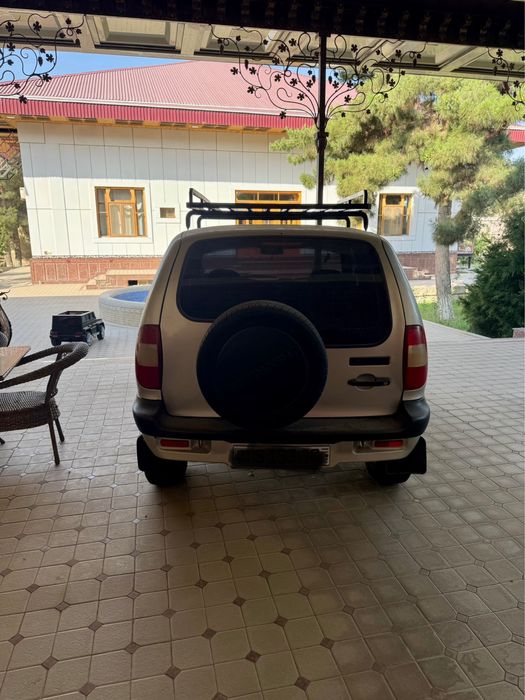 Chevrolet Niva 2123 sotiladi