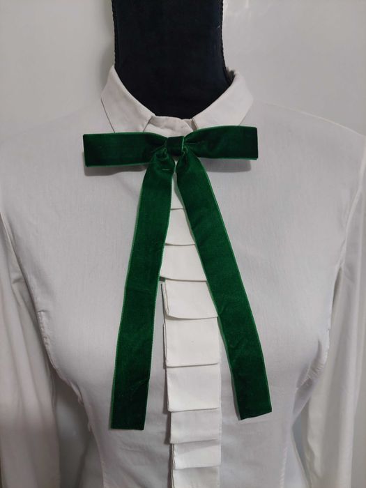 Brosa funda fundita verde din catifea