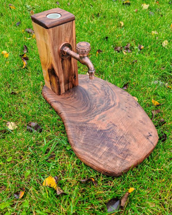 Дъспенсъри за алкохол и дъски от дърво и епоксидна смола