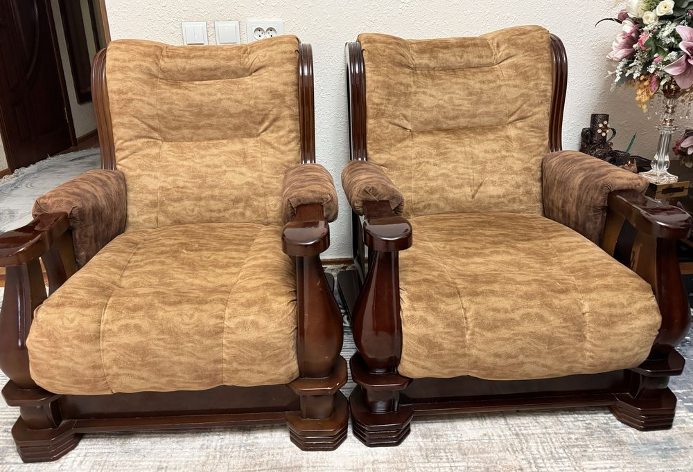 Диван в комплекте