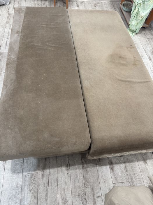 Старый раскладной диван