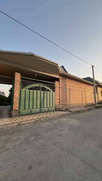 Үй сатылады.