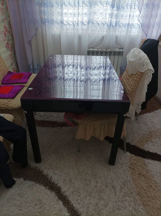 Продается стеклянный стол
