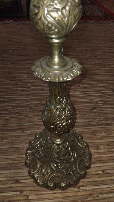 Бронзови свещници (канделабър).