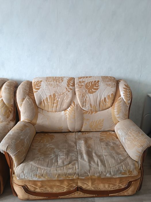 Уголок ,диван с креслом