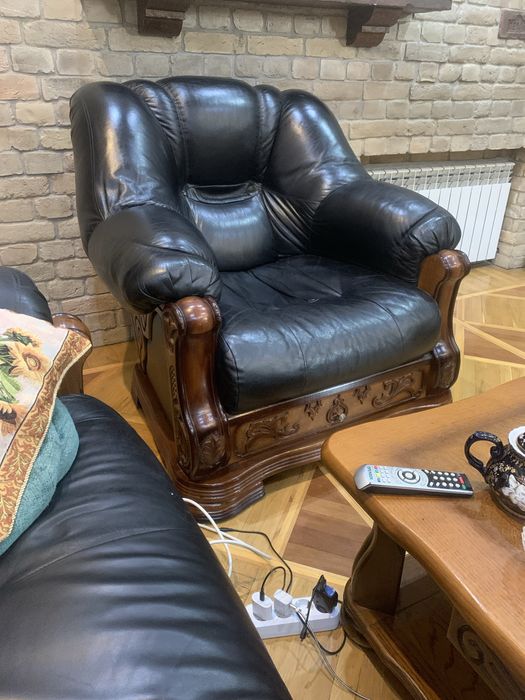Продается мягкая кожаная мебель в идеальном состоянии ручная работа
