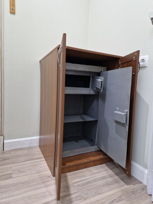 Сейф несгораемый