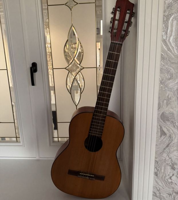 Gitara sotiladi holati yaxshi