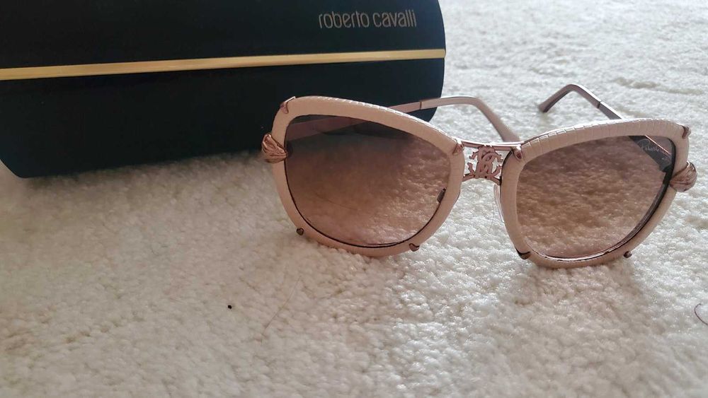 Продават се маркови очила