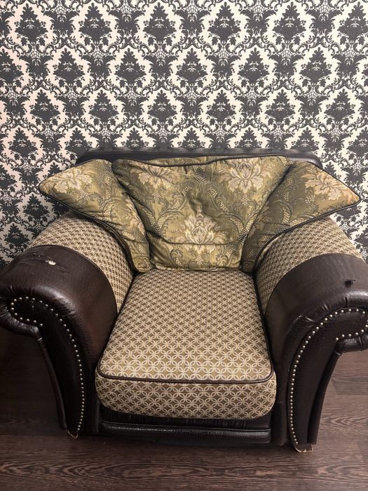 Отдам диван и кресло