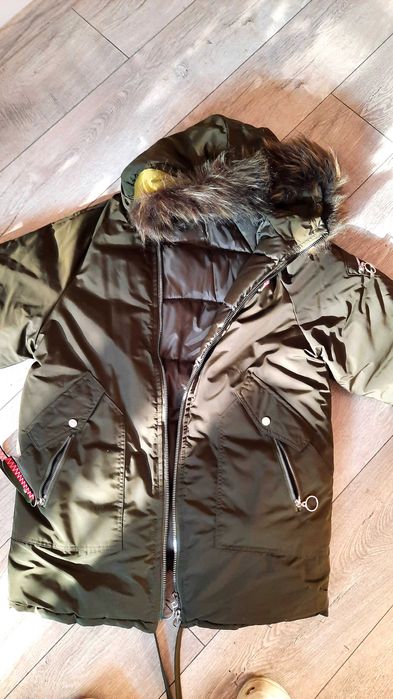 Парка със страхотна пухена качулка!