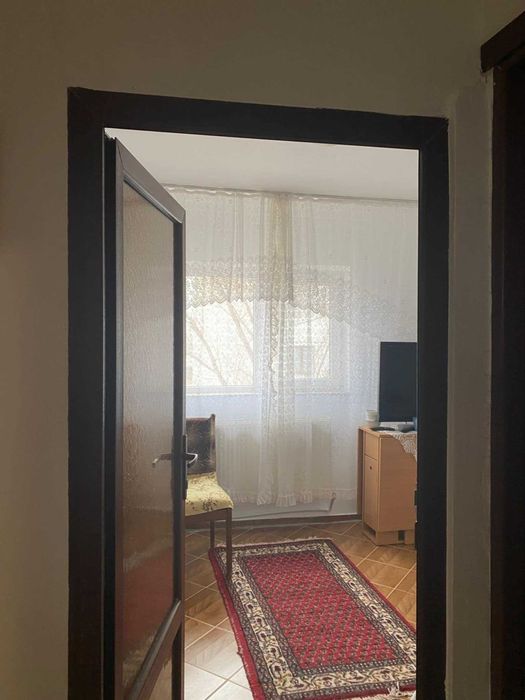 Vand apartament decomadat cu 3 camere