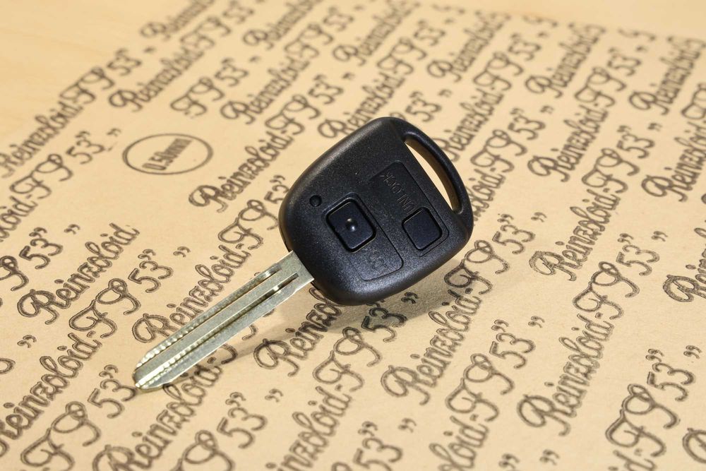 Ключ за Тойота Корола , Корола Версо ( toyota corolla )