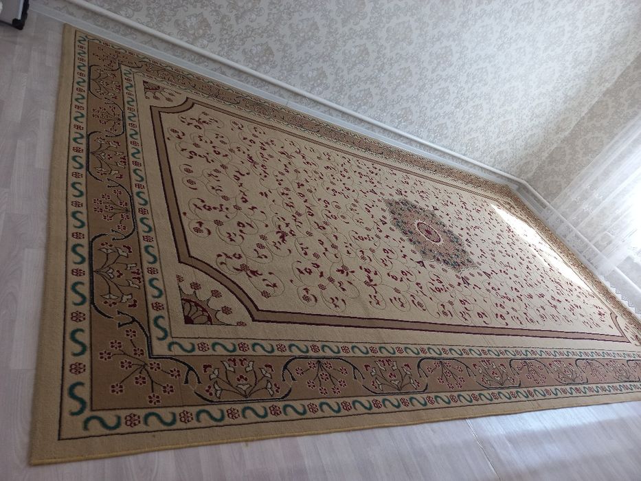 Кілем сатылады. Размері: 5×2,5