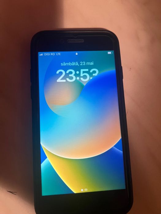 Vand iPhone 8 64 gb ca nou