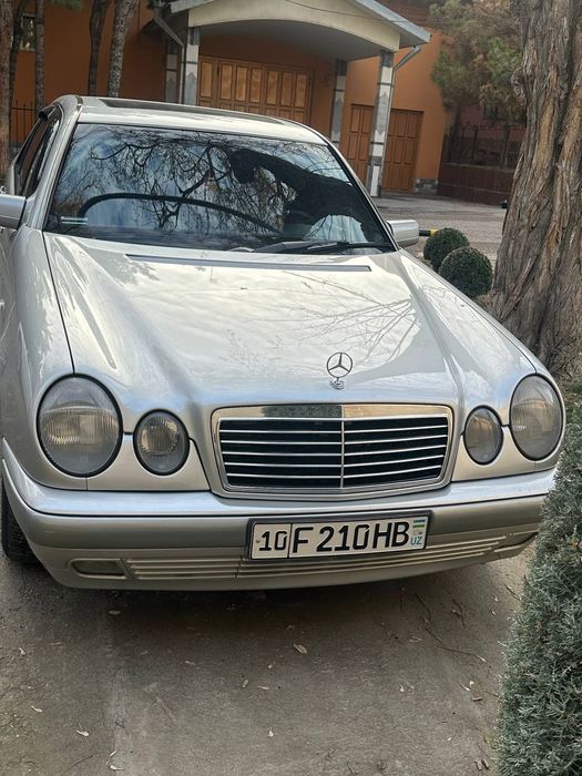 Mersedes Benz W 210. 
1996 yil.motor