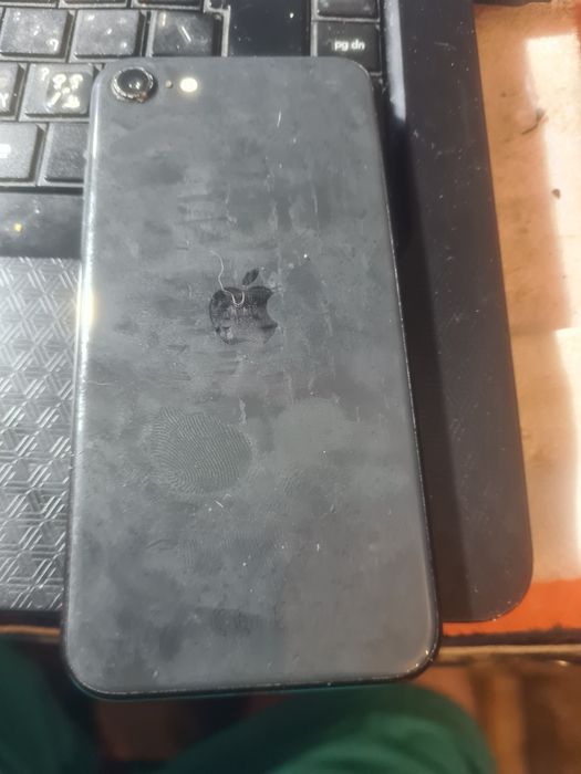 vănd telefon iphone se 2  2020