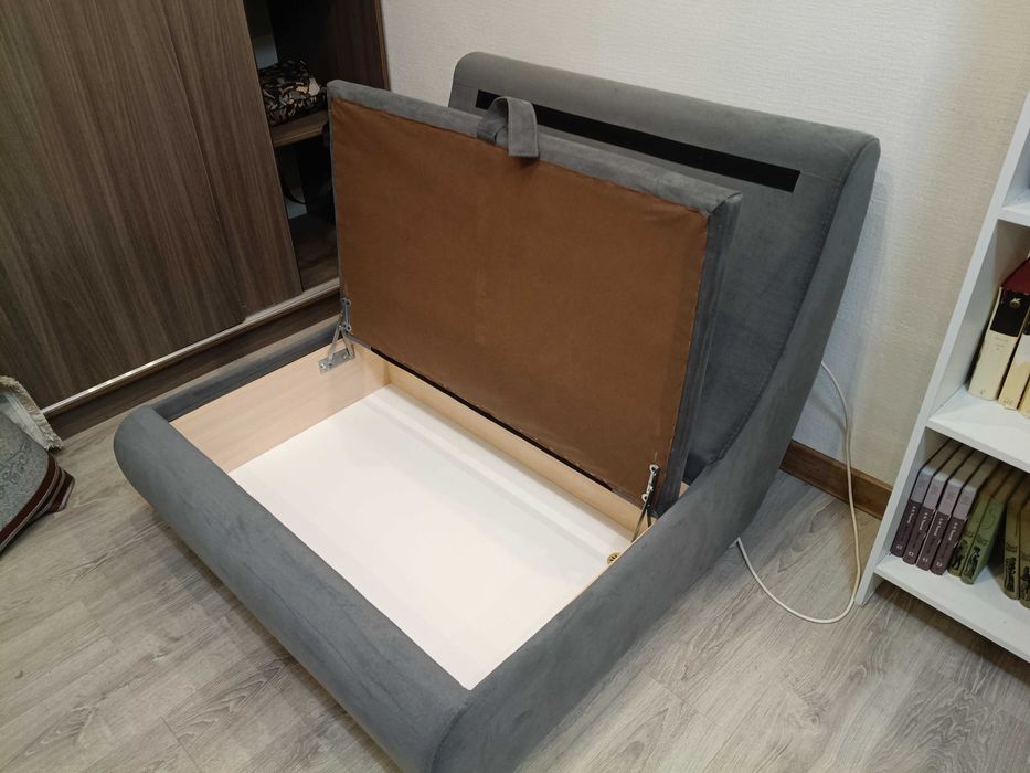 Продам комплект мягкой мебели