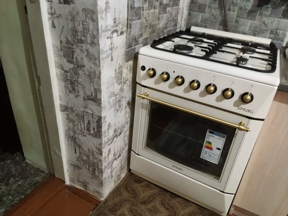 Продам газовую  плиту