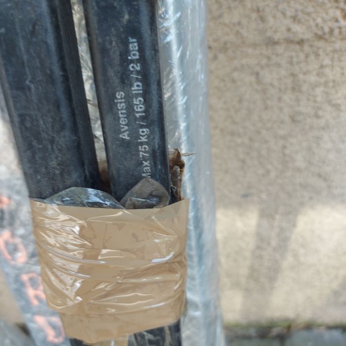 Оригинален багажник Toyota Avensis