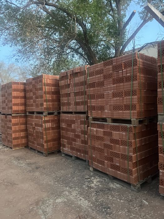 Керамический красный кирпич