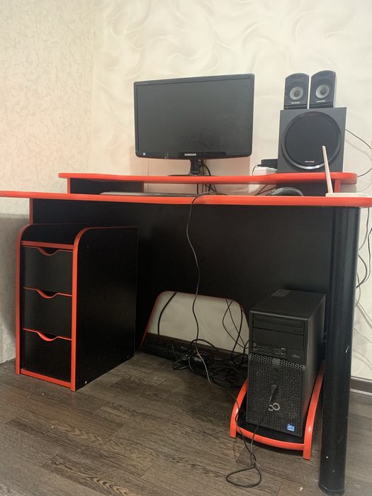 Продам Компьютерный стол