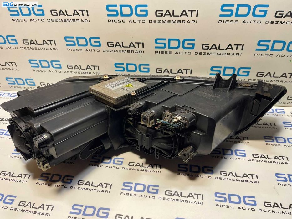 Far Dreapta Xenon cu Lupa si Modificare Banda Led Mazda 6 2002 - 2008 Cod 130732908601 [B3007]