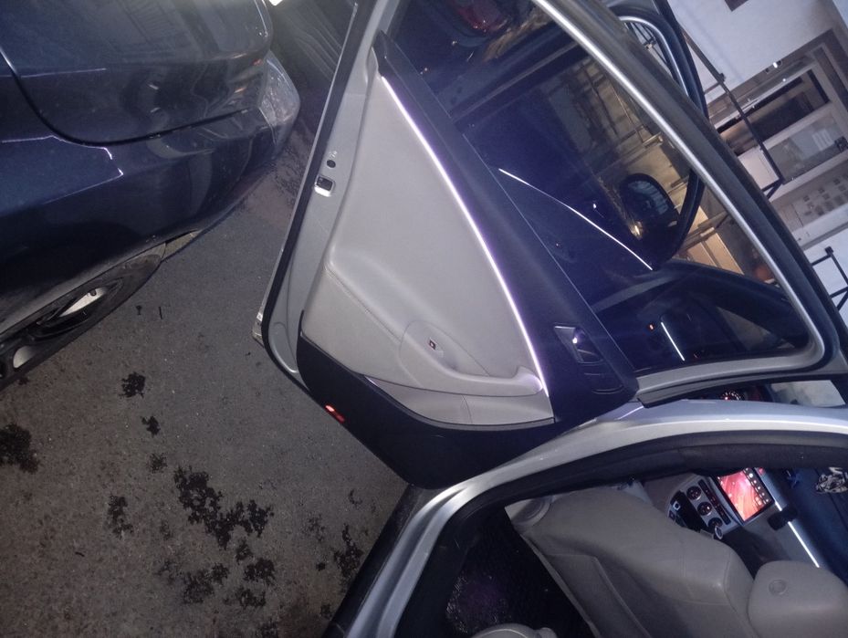 Retapitari plafoane, detailing auto și lumini ambientale