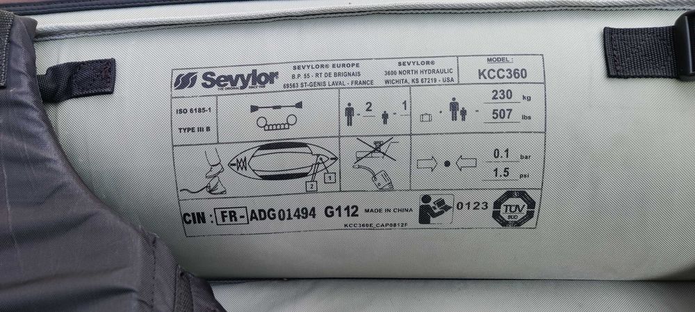 Надуваем каяк Sevylor Hudson триместен