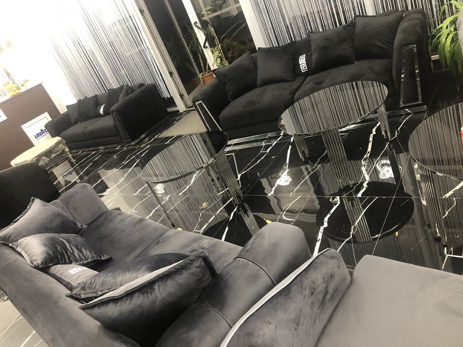 Vand canapele si fotolii de catifea