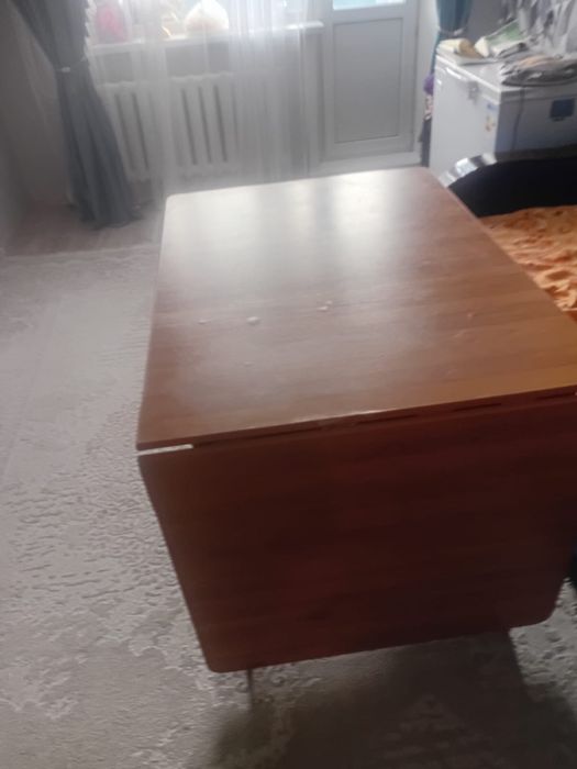 Продам стол для гостиной