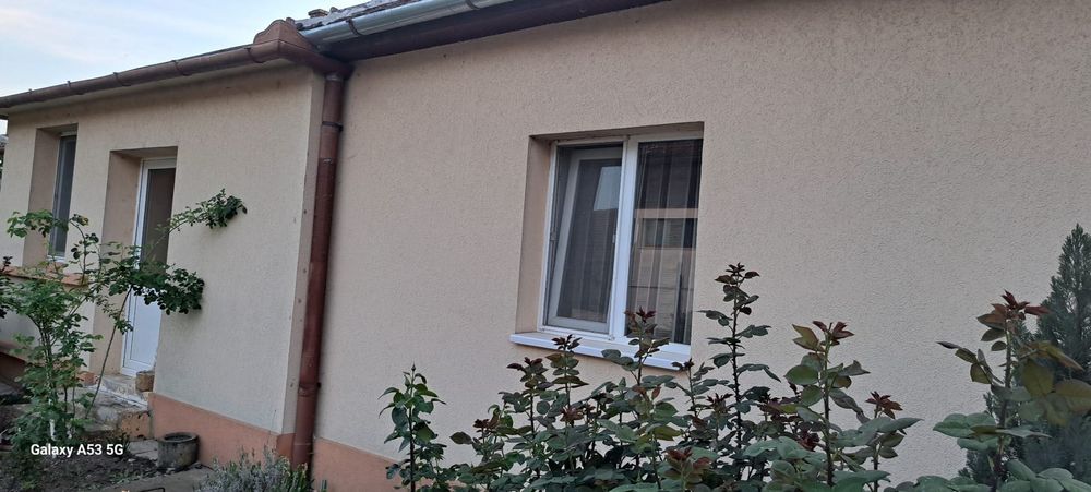 proprietar, vând casă pe stradă liniștită