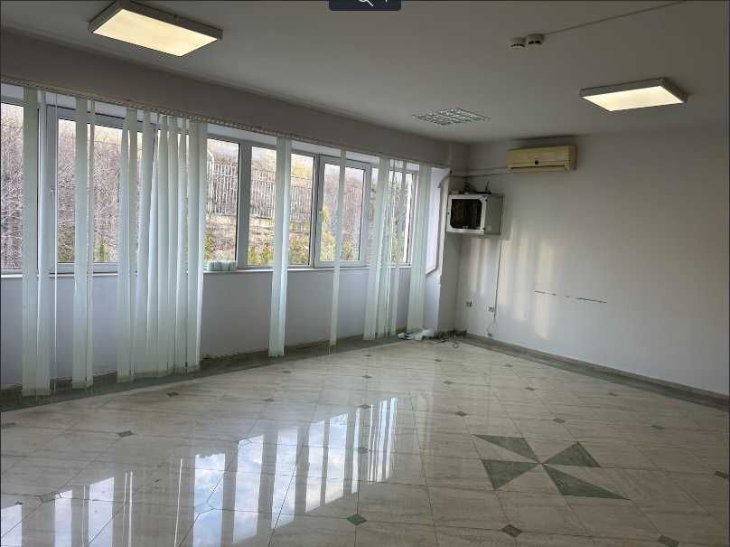 Дава се под наем Офис в Варна, Северна промишлена зона - 267 кв.м за 1632 € - Снимка #2