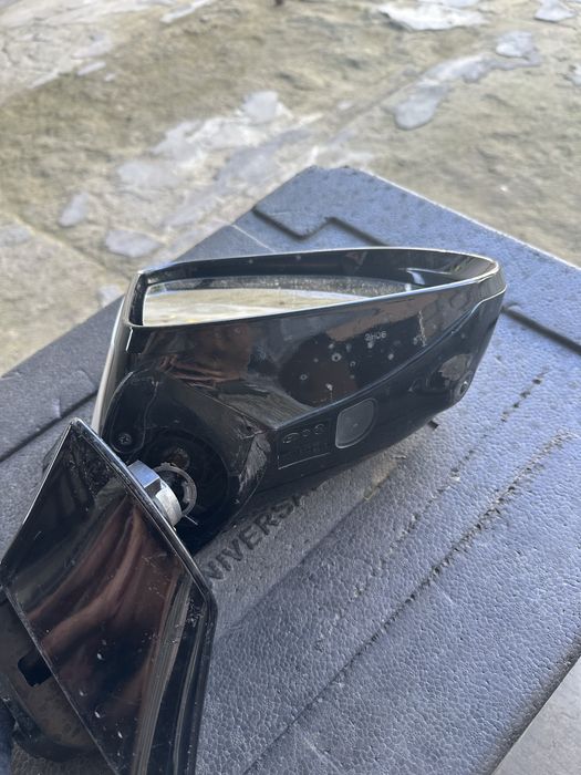 Боковое правое зеркало