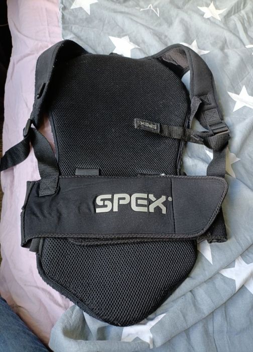 Жилетка за Ски,сноуборд и каски.