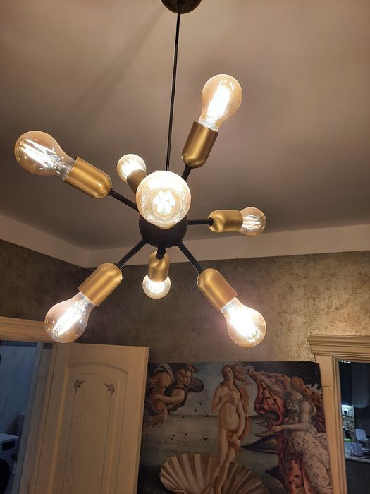 Л  ю  с  т  р  а