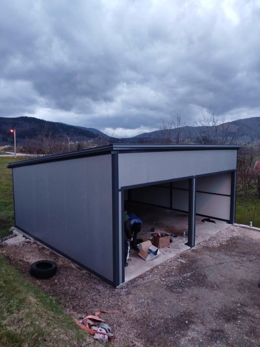 Vand garaj metalic  din panouri sandwich