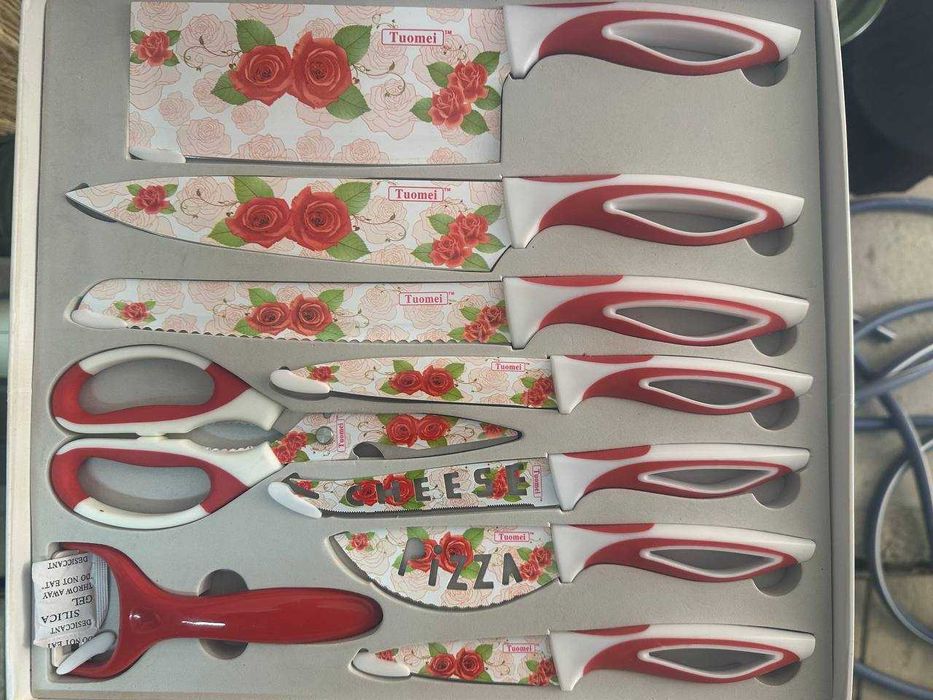 Продается 2 новых кухонных набора ножей